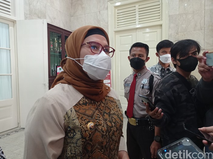Bupati Indramayu Nina Agustina