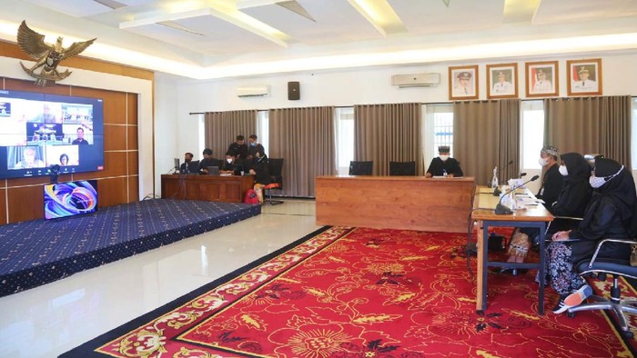 bupati ipuk mempresentasikan banyuwangi mengajar