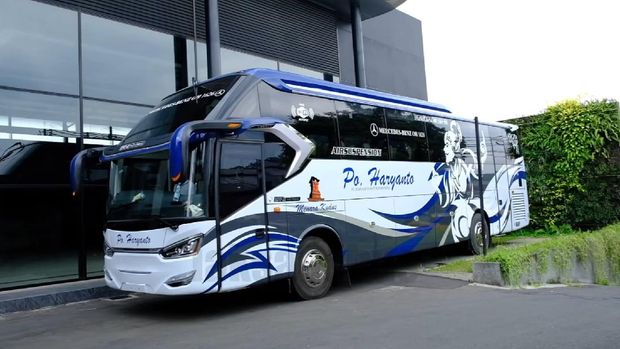 Bus baru PO Haryanto yang menggunakan bodi Laksana Legacy SR2 S-Series