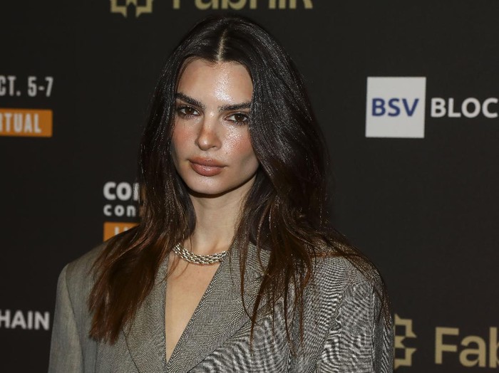 Emily Ratajkowski Emily Ratajkowski attends the CoinGeek conference cocktail party at Guastavinos on Monday, Oct. 4, 2021, in New York. (Photo by Andy Kropa/Invision/AP)