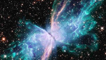 Tampilan awan antar bintang yang terdiri dari debu, hidrogen, helium dan gas terionisasi lainnya ini terlihat cantik. Salah satunya membentuk wujud seperti kupu-kupu. Dua nebula tersebut, NGC 6302 yang dijuluki Butterfly Nebula. Foto: NASA