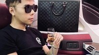 Di balik kesibukannya menjadi seorang presenter dan aktor, Roy Kiyoshi mengaku hobi kulineran dan jalan-jalan. Dikenal bergaya fancy dan lekat dengan kemewahan, gaya kulineran Roy Kiyoshi juga tak jauh dari kemewahan. Foto: Instagram/roykiyoshi