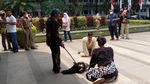Hanoman Geruduk Kantor Wali Kota Bandung, Ngapain?