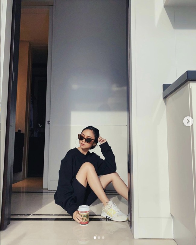 Dalam sebuah wawancara Intan Najuwa pernah mengatakan dirinya memilih tidak menanggapi komentar buruk di media sosial. “Saya ambil pendekatan untuk tidak melayan perkara dan komen negatif terutama dalam platform media sosial. Saya lebih suka memandang ke hadapan dan malas nak hiraukan apa yang diperkatakan orang lain. Cukuplah saya sendiri yang tanggung, hadap dan selesaikan dengan cara sendiri,” katanya. Foto: Dok. Instagram @intannajuwa