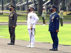 Jokowi Anugerahkan Bintang Penghormatan ke 3 Prajurit TNI