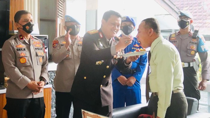 Kapolda Banten Beri Kejutan Kepada Danrem 064/MY
