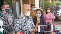 Sebelumnya, Tyna Kanna ngotot bercerai dengan Kenang Mirdad. Foto: Hanif/detikHOT