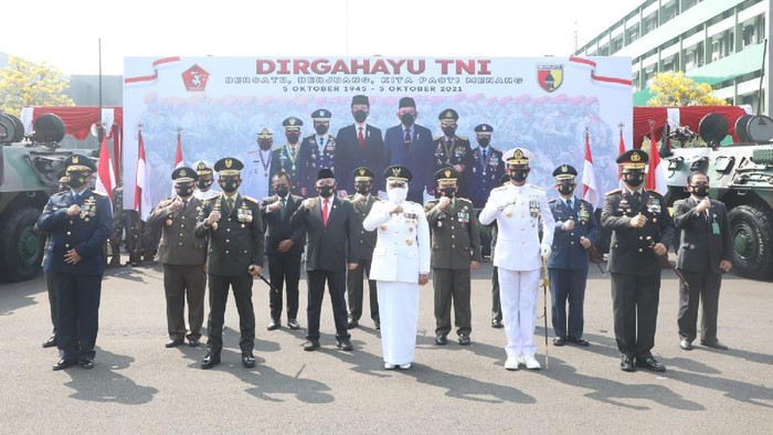 Khofifah Apresiasi Bantuan TNI Bawa Jatim Bebas dari Level 4