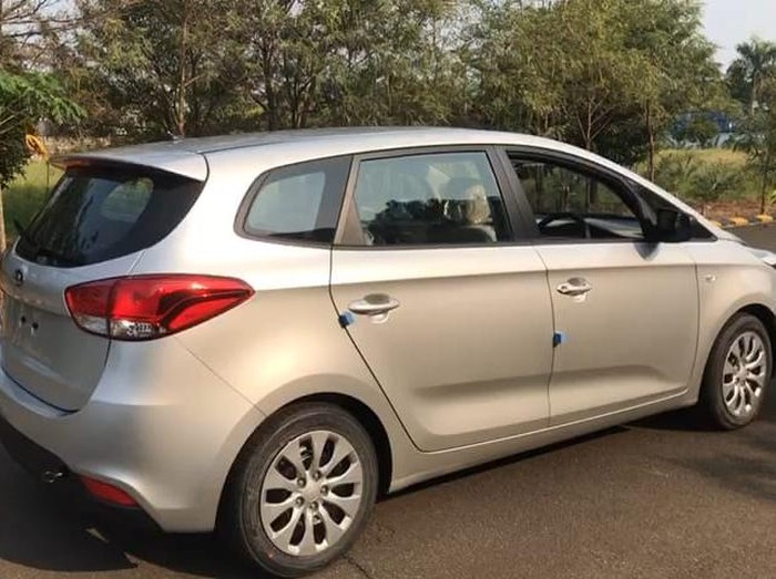 Kia Carens Dilelang