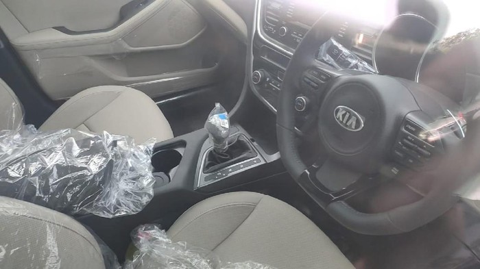 Kia Optima Dilelang