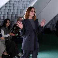 Stella McCartney dan H&M Rilis Baju Sustainable, Kritik Dunia Fashion Elitis