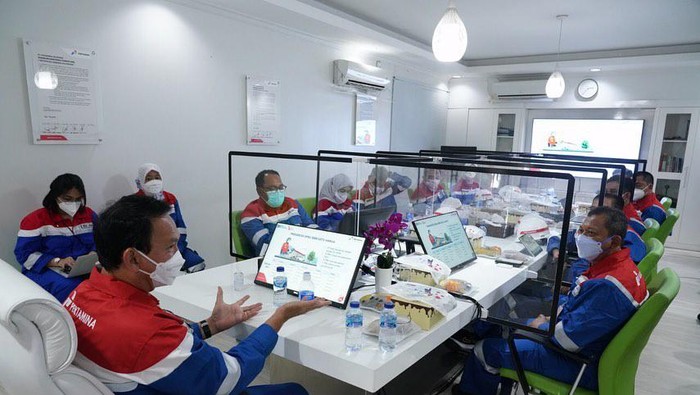 Komisaris Utama Pertamina Basuki Tjahaja Purnama alias Ahok ke Palembang Komisaris Utama Pertamina Basuki Tjahaja Purnama alias Ahok blusukan mengcek fasilitas Pertamina di Palembang