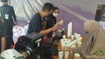 Foto: 1 Juta Kopi Gratis Buat Pengunjung Candi Borobudur