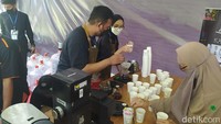 Potensi kopi Magelang sendiri begitu melimpah karena ada lima gunung dan banyak bukit. Hampir semua jenis kopi dari arabika, robusta, excelsa, semua ada di Magelang. Cita rasa kopi dari masing-masing bukit dan gunung itu berbeda-beda semua. (Eko Susanto/detikTravel)