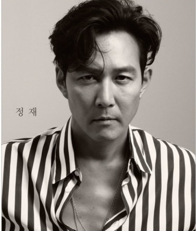 Berbagai peran sudah dilakoni Lee Jung Jae yang kini lebih banyak tampil sebagai aktor layar lebar. Squid Game adalah drama Korea terbarunya setelah terakhir dia membintangi drakor Chief of Staff bersama Shin Min-ah pada 2019. Foto: Artist Company