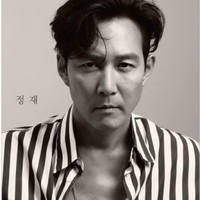 Berbagai peran sudah dilakoni Lee Jung Jae yang kini lebih banyak tampil sebagai aktor layar lebar. Squid Game adalah drama Korea terbarunya setelah terakhir dia membintangi drakor Chief of Staff bersama Shin Min-ah pada 2019. Foto: Artist Company
