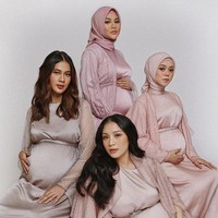 Melihat dari foto-foto Lesti bersama Aurel, Nagita, dan Paula, tak sedikit netizen yang menduga bahwa usia kehamilan Lesti lebih tua dibandingkan dengan Aurel. Pasalnya baby bump milik Lesti sepertinya sudah lebih besar dari Aurel Hermansyah. Foto: Instagram