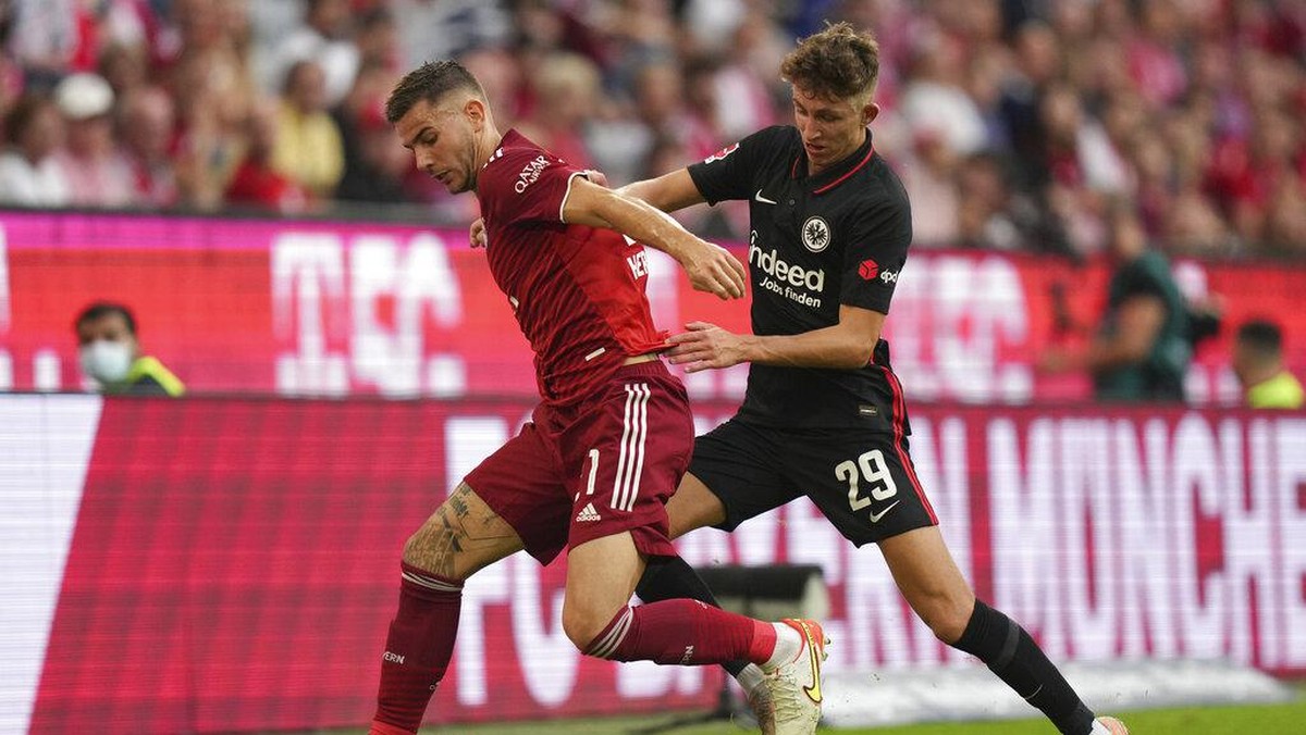Lucas Hernandez akhirnya tumbang juga di Bundesliga (AP/Matthias Schrader)