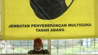 Pemerintah telah menghimbau agar warga tidak evoria atas penurunan kasus harian Covid-19 dan tetap prokes.