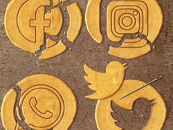 Meme Lucu WhatsApp dan Instagram Tumbang Lama Banget