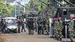 Momen Jokowi-Maruf Amin Tinjau Alutsista Saat HUT TNI
