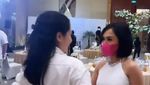 Potret Yuni Shara Elus-elus Perut Nagita Slavina