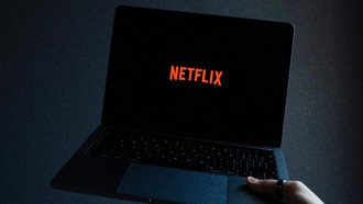 Netflix Makin Tajir Karena Galak soal Pengguna Sharing Password