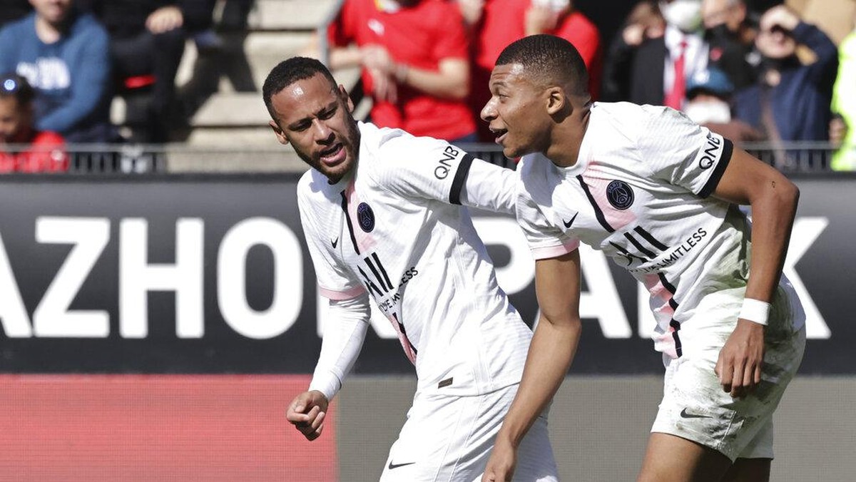 Kylian Mbappe memang sempat kesal dengan Neymar (AP/Jeremias Gonzalez)