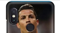 Casing handphone bergambar Cristiano Ronaldo ini terdapat lingkaran tepat di bagian mulut.