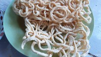 “Untuk satu bungkus mie mocaf seharga Rp 14.500. Ada tiga varian, original, brokoli dan wortel. Dalam sebulan saya bisa menjual sampai 1.000 bungkus, terangnya.