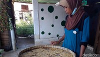 Mie mocaf bisa dimasak tiga versi yakni mie goreng, mie kuah maupun langsung digoreng seperti kerupuk. Untuk memasaknya, cukup sebentar saja dimasukkan ke air panas, jangan diaduk-aduk karena bisa hancur.