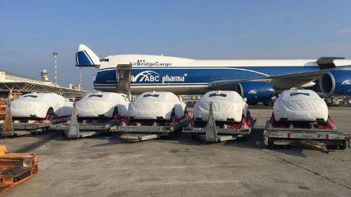 Papua Nugini Menyesal Dulu Borong 40 Maserati Pemerintah Papua Nugini membeli puluhan unit mobil mewah Maserati pada 2018 lalu saat menjadi tuan rumah Konferensi APEC. Jadi kontroversi, mobil seharga miliaran itu kini kesulitan dijual lagi meski sudah dikasih diskon.