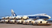 Pemerintah Papua Nugini membeli puluhan unit mobil mewah Maserati pada 2018 lalu saat menjadi tuan rumah Konferensi APEC. Jadi kontroversi, mobil seharga miliaran itu kini kesulitan dijual lagi meski sudah dikasih diskon. Dok. Intagram/onlyinpng