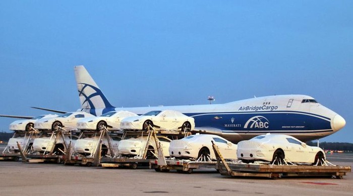 Papua Nugini Menyesal Dulu Borong 40 Maserati Pemerintah Papua Nugini membeli puluhan unit mobil mewah Maserati pada 2018 lalu saat menjadi tuan rumah Konferensi APEC. Jadi kontroversi, mobil seharga miliaran itu kini kesulitan dijual lagi meski sudah dikasih diskon.