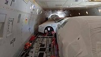 Untuk membawanya dari Sri Lanka ke Papua Nugini, mobil-mobil tersebut diangkut menggunakan pesawat jumbo Jet. Dok. Intagram/onlyinpng