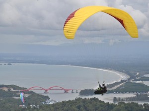 Pertama Kalinya Paralayang Putri Dipertandingkan di PON Papua