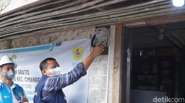 Pasokan Listrik di Kampung Sumedang