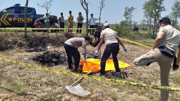 pelaku curanmor dibakar massa
