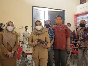Walkot Mau Perajin Mojokerto Punya Brand Asli Sepatu Lokal