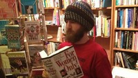 Pelanggar aturan lainnya, ada seorang laki-laki yang membaca buku yang seharusnya hanya untuk perempuan saja. Seperti judulnya For Women Only!