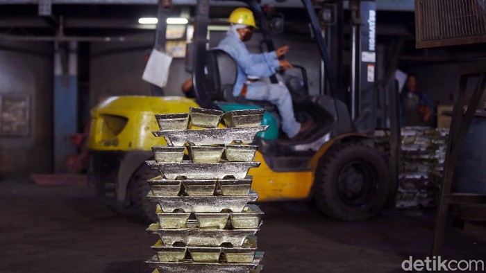 Indonesia menjadi salah satu negara di dunia yang mampu memproduksi mineral timah dalam jumlah besar. Kemana Timah Indonesia larinya? 

Dalam pengoperasiannya, pemerintah menunjuk PT Timah (Tbk) untuk menambang mineral timah yang berada di Kepulauan Bangka Belitung, Kepulauan Riau, dan Provinsi Riau.