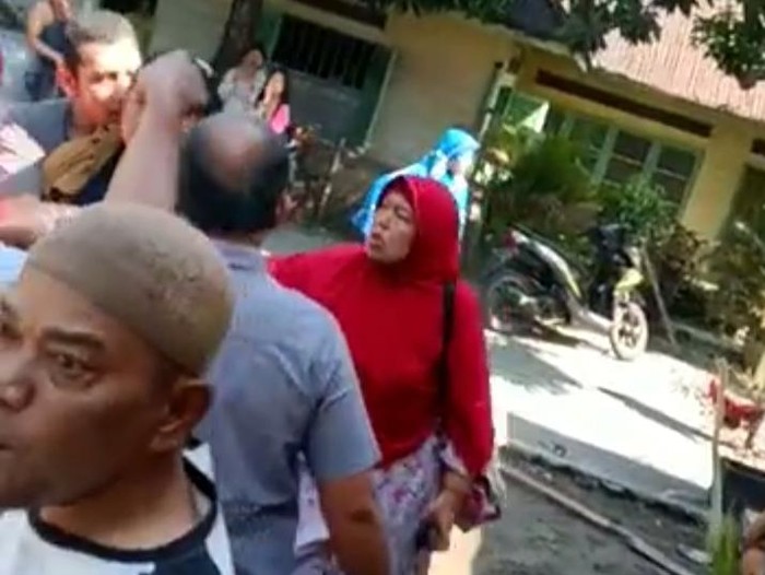 Screenshot viral keributan terkait proyek musala di Medan (dok. Istimewa)