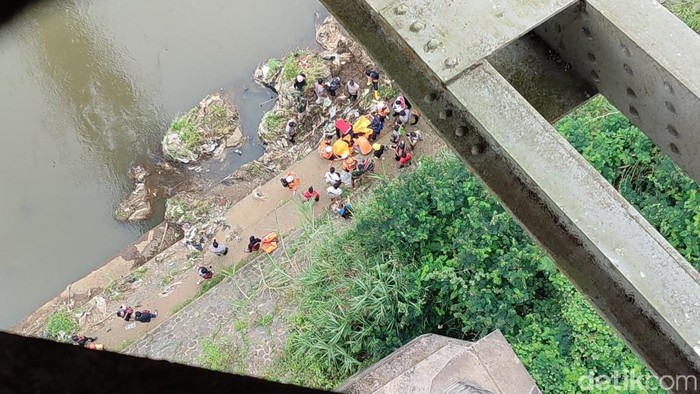 Seorang pemuda tewas usai terjatuh dari jembatan Cirahong Ciamis