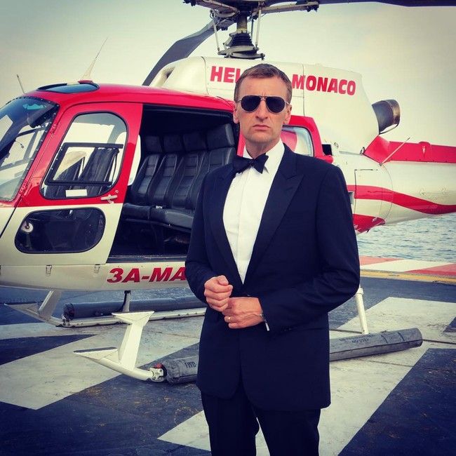 Karena itu, Steve khawatir bahwa setelah No Time to Die rilis kariernya akan segera berakhir. Namun ia berharap masih ada waktu sebelum muncul James Bond baru. Foto: Instagram @looklikebond