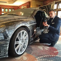 Steve mengaku awalnya tidak sadar mengenai kemiripannya dengan Daniel Craig. Tapi setelah film Casino Royale dirilis di 2006, orang-orang mulai mengatakan mereka punya kesamaan fisik. Ketika itu, ia memutuskan untuk mencoba menjalani profesi ini. Foto: Instagram @looklikebond