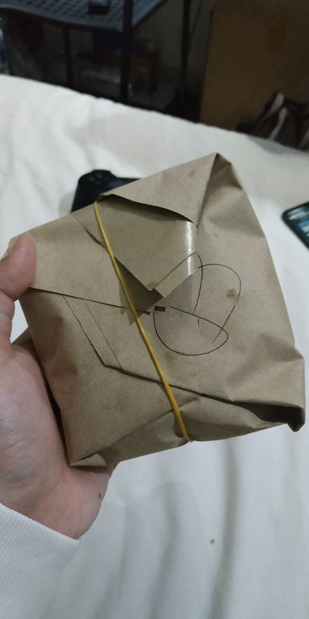 Terlalu Romantis, Penjual  Ini Tuliskan Tanggal Ultah Istri pada Gado-gado Buatannya