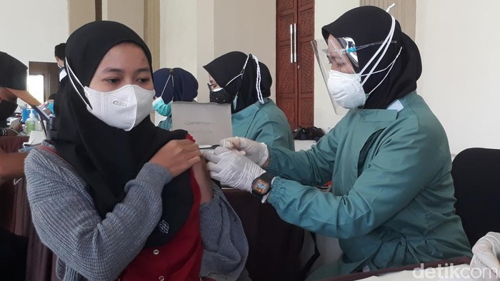 PPKM di Kabupaten Pasuruan naik dari level 2 ke level 3. Capaian vaksinasi yang rendah menjadi salah satu penyebabnya.