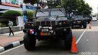 Beberapa jenis alutsista yang ditampilkan adalah 2 unit kendaraan taktis ringan Sherpa Light Scout, 35 unit kendaraan taktis Anoa, 8 unit Indonesia Light Strike Vehicle (ILSV) Armoured Personel Carrier, dan 2 unit Rantis Bushmaster.