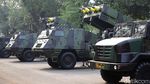 Warga Antusias Menjajal Kendaraan Tempur TNI