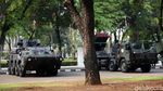 Warga Antusias Menjajal Kendaraan Tempur TNI
